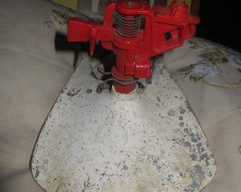 1950 Atomic Vintage Lawn Sprinkler / White Cast Metal Base / Mid Century Modern / Metal Oscillating Lawn Sprinkler 50s