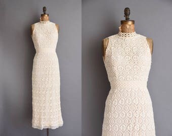 Fred Perlberg 1960s cream crochet vintage bohemian wedding dress. vintage 70s dress