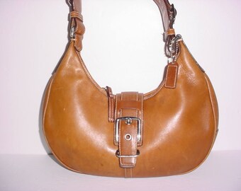 Vintage Coach brown leather hobo Shoulder Bag .
