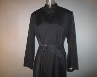 Vintage Clerical Robe, Cossock Priest Robe / SWIFTON Label, Black Full Length Robe / Attached Belt, Lap Front,One Button, High Collar..small