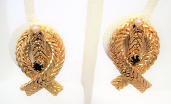 Hobe Earrings - Pearl and Red Stone - Vintage 50's with no copyright - Gold Clips Ons