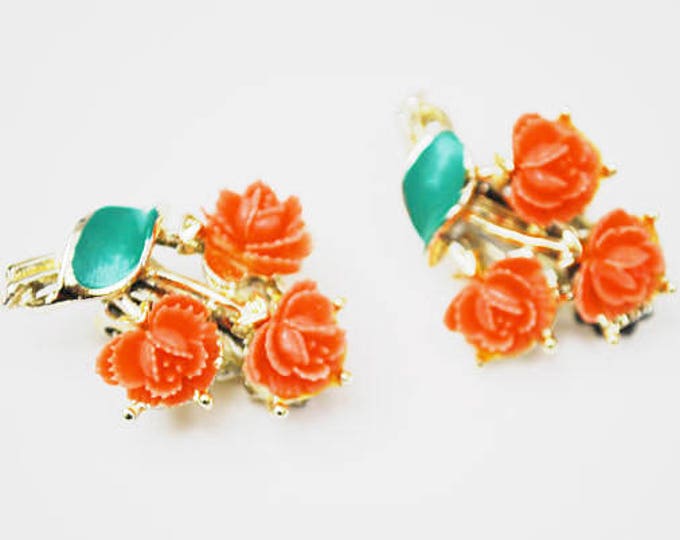 Celluloid flower link bracelet and earring Set - coral flower - green enamel - clip on earrings - Mid Century-