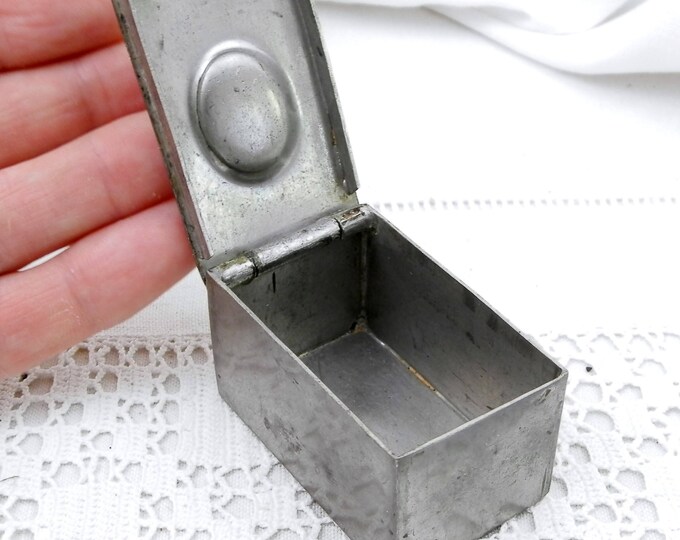 Small Vintage Metal Box with Ring Pull Could be Used as a Ring Box, Unusual Shaped Box, Curios, Jewelry Box Gift, French Brocante Decor Small Vintage Metal Box with Ring Pull Could be Used as a Ring Box, Unusual Shaped Box, Curios, Jewelry Box Gift, French Brocante Decor