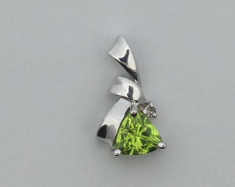 Natural 2ct Apple Green Peridot 925 Solid Sterling Silver Cross Pendant