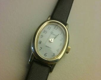 Women's vintage classic Timex. Quartz. Works A1 New 5 year battery 7.95