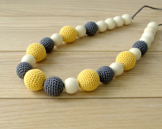 Nursing necklace - Teething necklace - Teething toy - Choose color - Crocheted necklace - Babywearing eco friendly toy