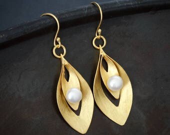Gold Drop Earrings, Brushed Gold Earrings, Gold and Freshwater Pearl Earrings, Minimal Earrings, Gold Vermeil