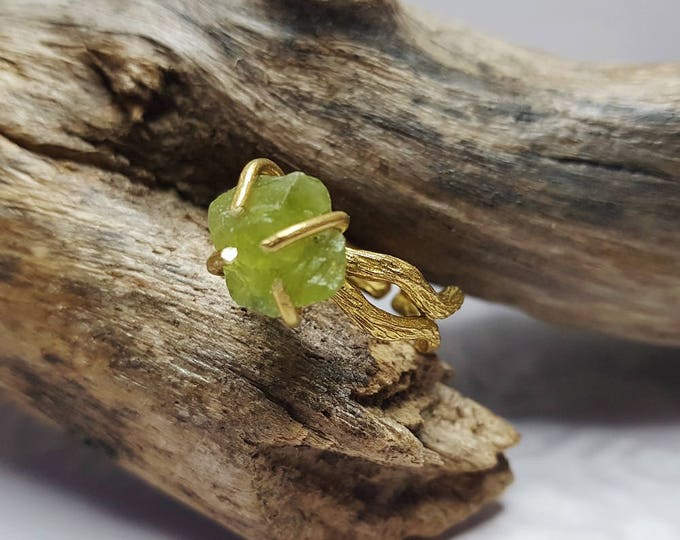 Adjustable Twig Ring With Stone ~ Raw Peridot Ring ~ Boho Gift For Sister, Mom, Wife, Girlfriend, Daughter, Nature Lover ~ August Birthstone