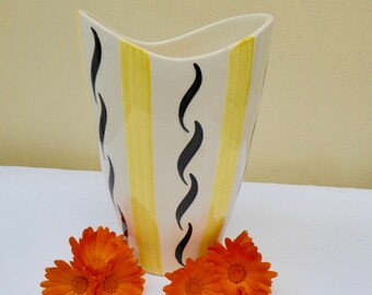 1960s Vase, Vintage Vase, Mid Century Vase, French Vintage Vase, Ceramic Vase, Mid Century flower Vase, Yellow vase, 1960's flower vase