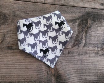 Bavoir bandana Chevaux bavette / Horses Bandana bib