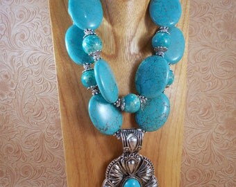 Western Cowgirl Necklace Set - Chunky Turquoise Howlite - Magnetic Concho Pendant