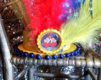 Mini mad hatter top hat featuring tweedle Dee and tweedle dum