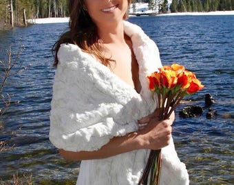 Ivory Faux Fur Stole, Wedding Wrap, Bridal Fur Shawl, Bridal Stole, Bridesmaid Wrap, Winter Wedding, Night Out, Formal, Prom