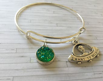 Alien Bracelet, Green Alien Bracelet, Alien Jewellery, Space Jewellery, Space Bracelet, Gift for Friend, Birthday Gift, Party Bag Gift