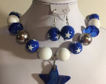 Blue, White, and Gray Dallas Cowboy Inspired Chunky Bubblegum Bead Necklace Set With Blue Howlite Star Pendant & Matching Blue Star Earrings