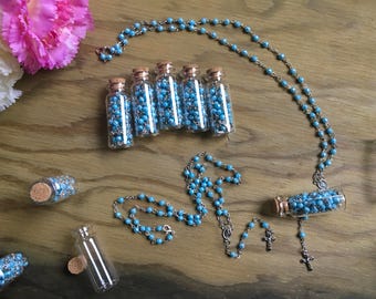 Vela Para Bautizo Con Caja De Madera Con 12 Organzas De Recuerdos Con Rosarios En Espanol