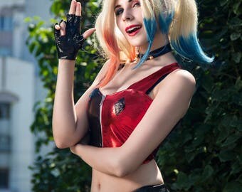 Shorts and tank top on Harley Quinn!