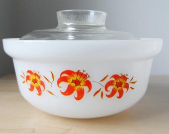 Agee Crown Pyrex Tiger Lily 2002 Large Tub round casserole with lid 3.75 pint