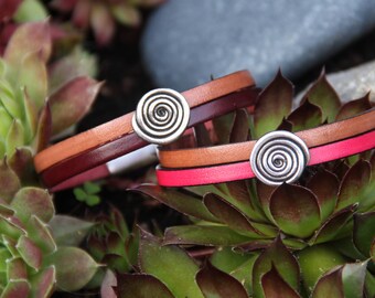 Double strand leather with swirly pendant