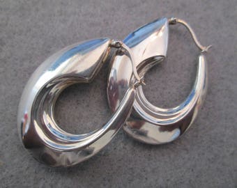 Beautifully Detailed Sterling Silver Hoop Earrings> Simple & Pretty> Your Go To Pair!> New old stock, never worn