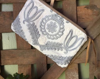 Wristlet/ clutch