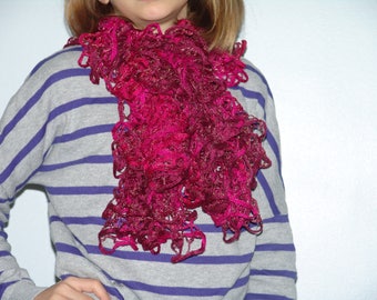 Red ruffled scarf / pink / fuchsia