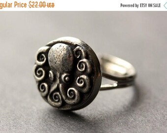 BACK to SCHOOL SALE Octopus Ring. Octopus Button Ring. Silver Button Ring. Adjustable Ring. Silver RIng. Handmade Ring. Pewter Ring. Octopus