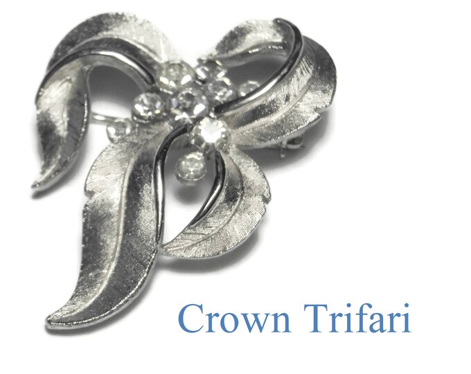 FREE SHIPPING Crown Trifari leaf brooch, silver leaf brooch with clear rhinestones, matte and glossy, finely detailed