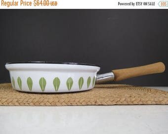 ON SALE Cathrineholm Enamel Pan // Vintage Mid Century Metal Frying Pan Lotus Leaf Pattern Avocado Green on White Collectible Enamelware Coo