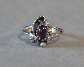 Vintage Sterling Silver Amethyst Ring Native Amercian Squash Blossom Leaf Small Size 5.25 Designer Signed SC