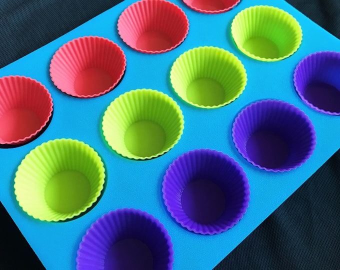 Sale! Set of 12 Circle Flexible Silicone Cake Mold With 12 pcs Muffin Mold - Cupcake Mold Soap Mold Mould - 12 Circle