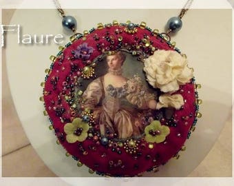 Embroidered linen necklace "La Pompadour"