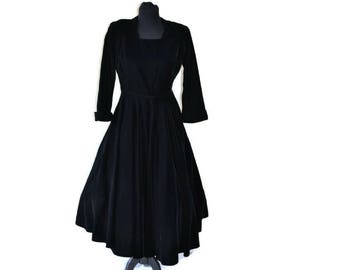 1950's Black Silk Velvet Dress // Vintage Herington's Black Full Skirted Dress // Sweetheart Neckline // Small