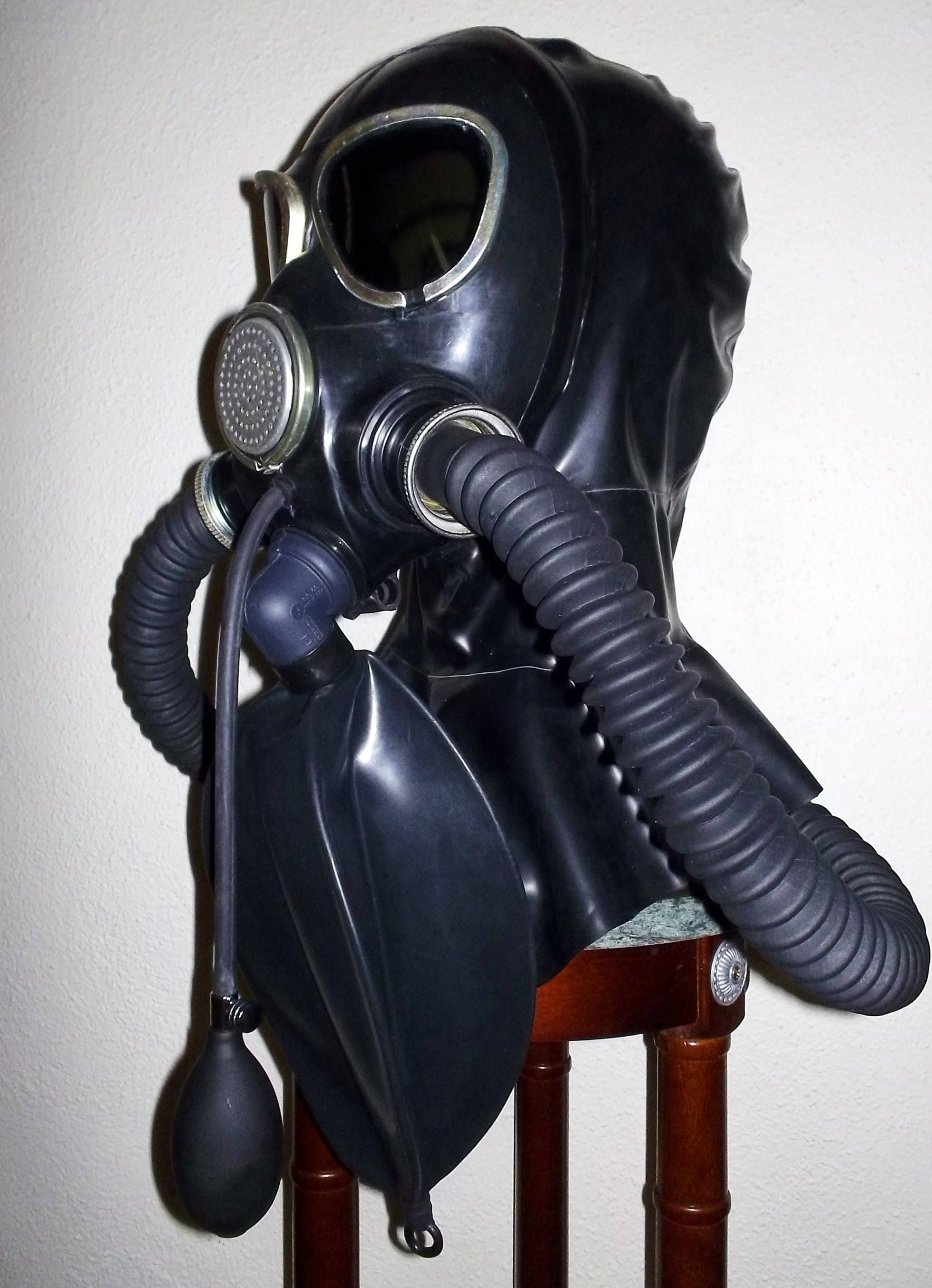 Fetish Heavy Rubber GAS MASK Latex Hood W Dark