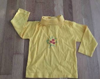 1970's mustard yellow turtleneck with floral embroidery - size 3t
