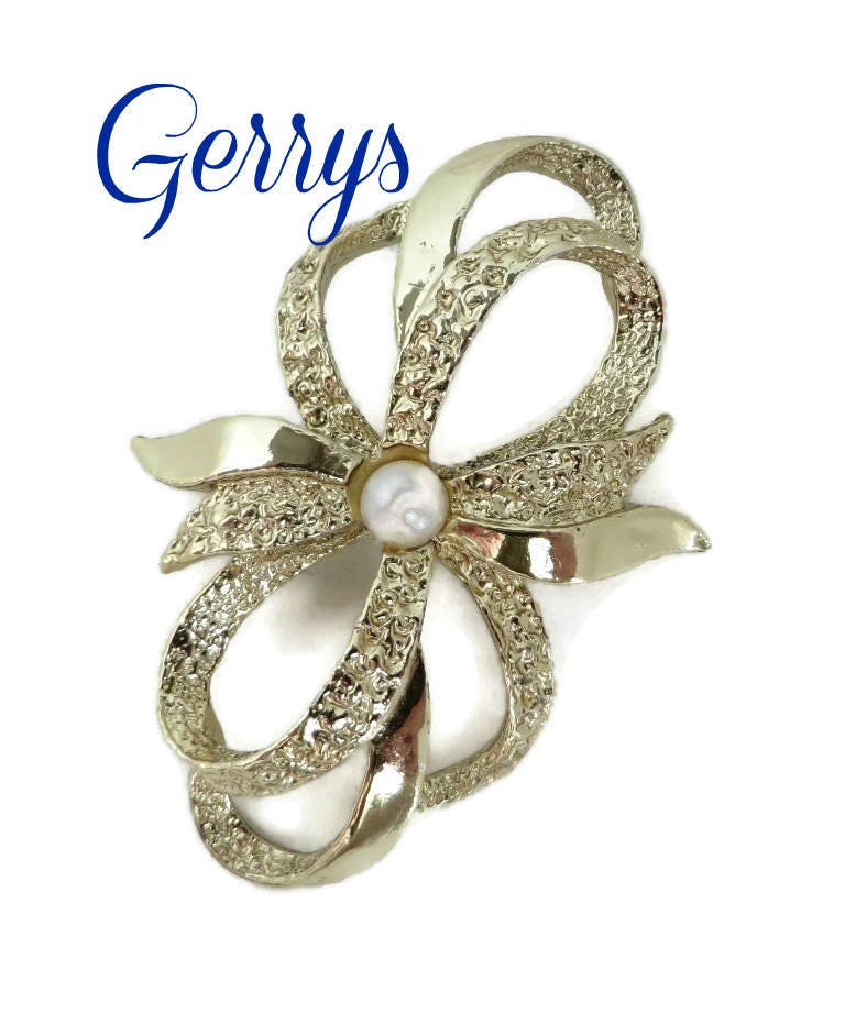 Vintage Brooch Gerrys Brooch Bow Brooch Pebbly Gold Tone