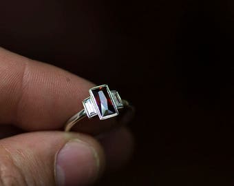 Garnet baguette Gold ring, Gold Baguette Ring, Garnet, Garnet Jewelry, January Birthstone Ring, Red Garnet Ring, Garnet Wedding Band