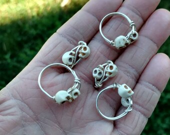 Howlite Turquoise Double skull fidget ring