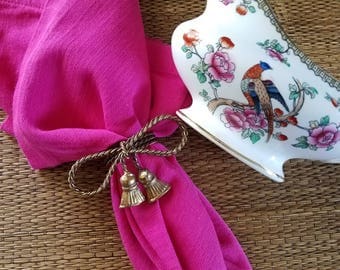 Cute vintage brass tassel napkin rings // brass bow // tabletop treasures // napkin // gold tassel // napkin rings // vintage brass //