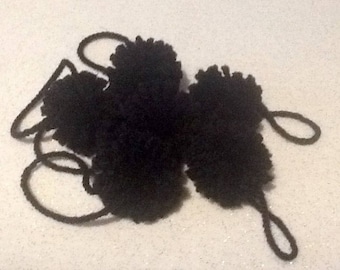 Set of 2 black tassels in wool 4cm diameter