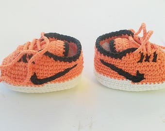 Crochet baby Nike booties, crochet Nike shoes, crochet shoes, Crochet sneakers, crochet booties, coral baby sneakers