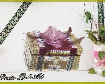 Unique ring box! Jewelry box! Ring bearer. Roses ring box. Chic ring box. Ring box bearer. Princess ring box. Flower ring box. Proposal box.