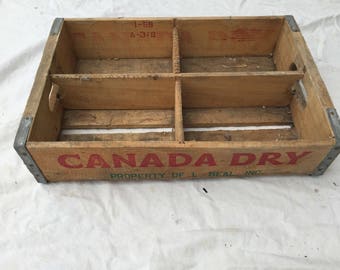 Vintage Soda Pop Crate -- Canada Dry -- 4 compartments -- Old Vintage One of a Kind