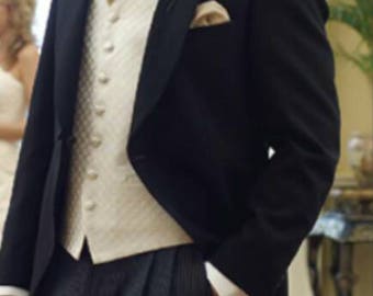 Rose boutonnier for groom or groomsmen