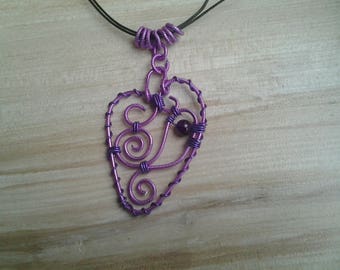Ribbed aluminum wire heart pendant