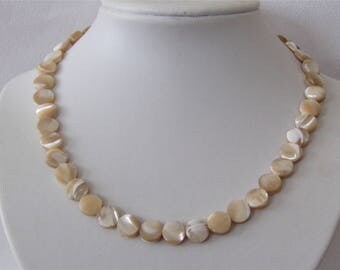 Necklace natural mother of pearl