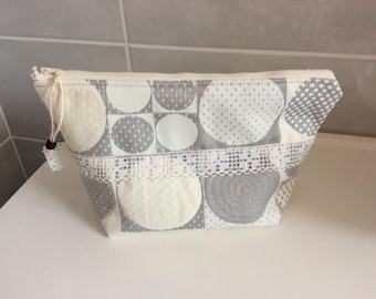 Toilet bag made of upholstery fabric and lined