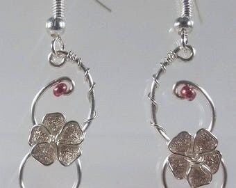 Boucles d'oreilles petite fleur champagne