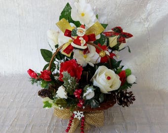 Table centerpiece or to offer floral for the holiday season