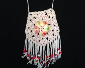 New: Very colorful necklace crocheted with a button "Granny Pentagon" new: very nice necklace granny